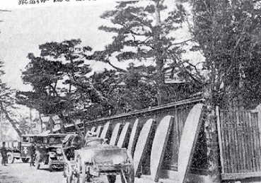 Around 1935, the scene of drying up the lid for vessel.